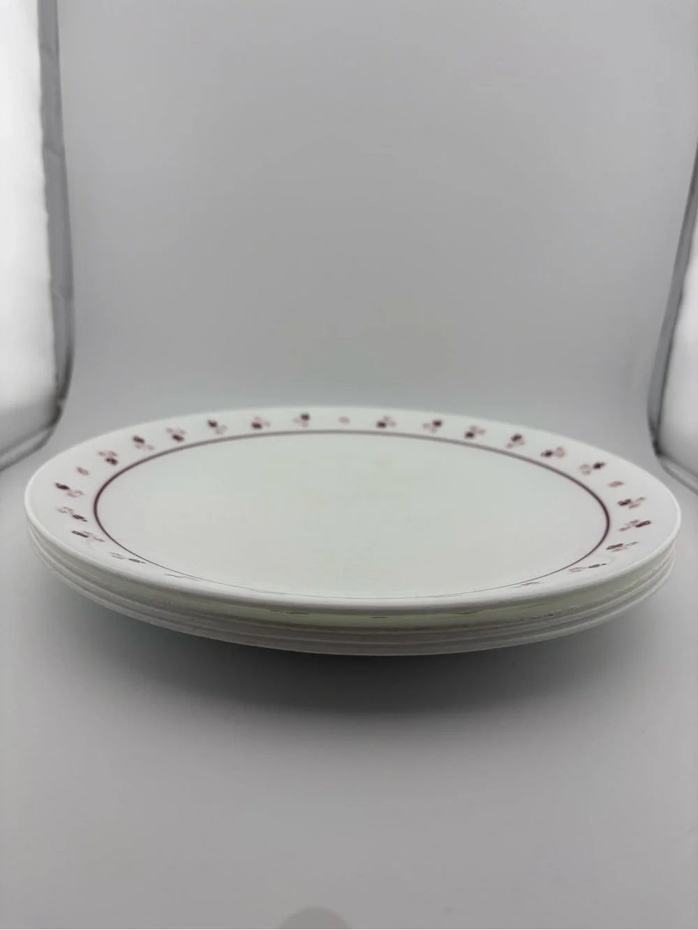 Vibtage Corelle Burgundy/Burgundy Rose Dinner Plates 10.5” - set of 4